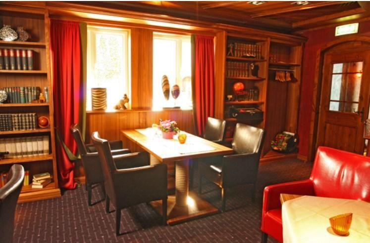Hotel Ratskeller Waren Waren  Esterno foto